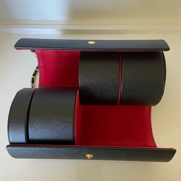 UNO de 50 | Black Travel Jewelry Case w/Gold Chain Adjustable Arm Strap - Picture 12 of 14